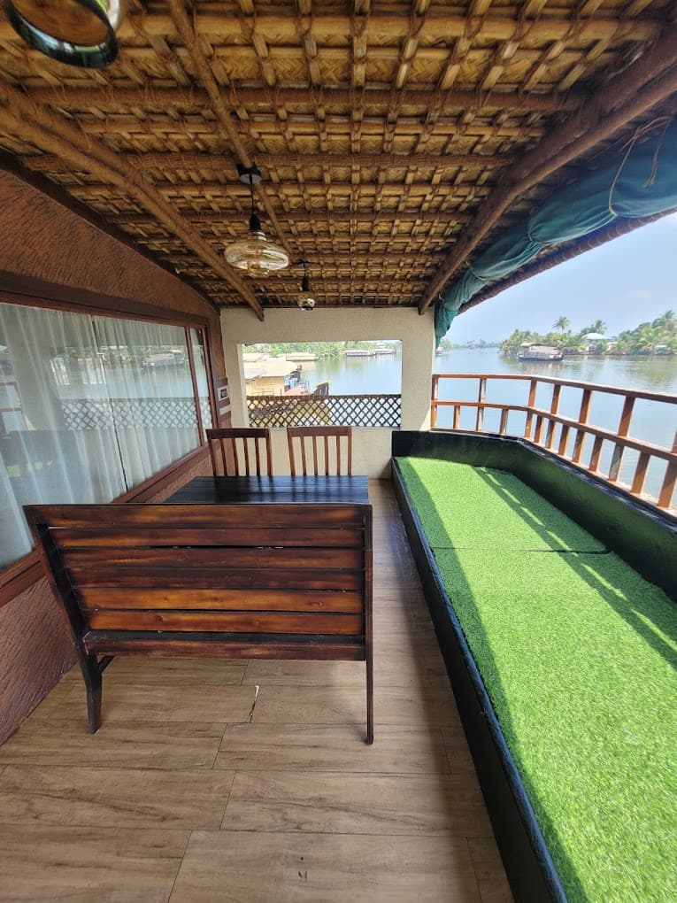 House Boat Image - 1