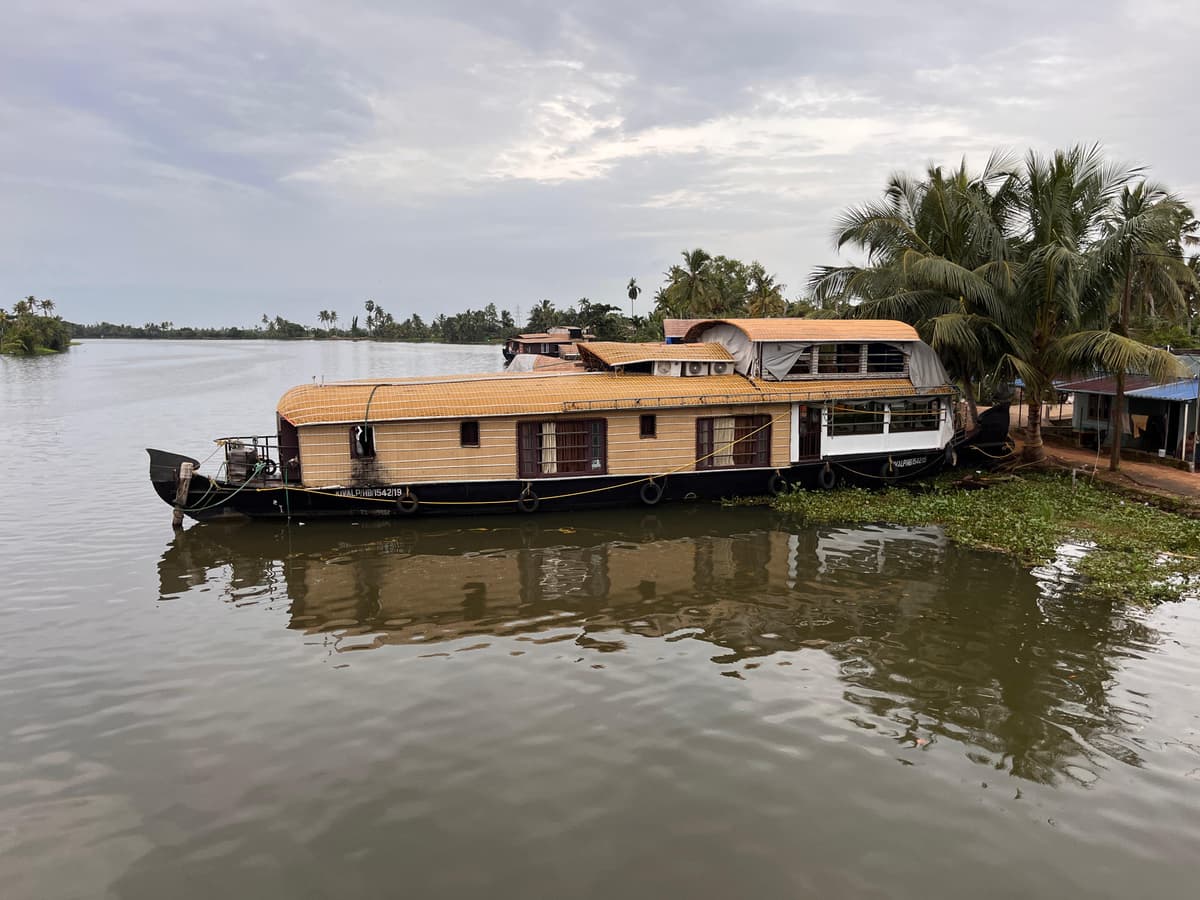 House Boat Image - 15
