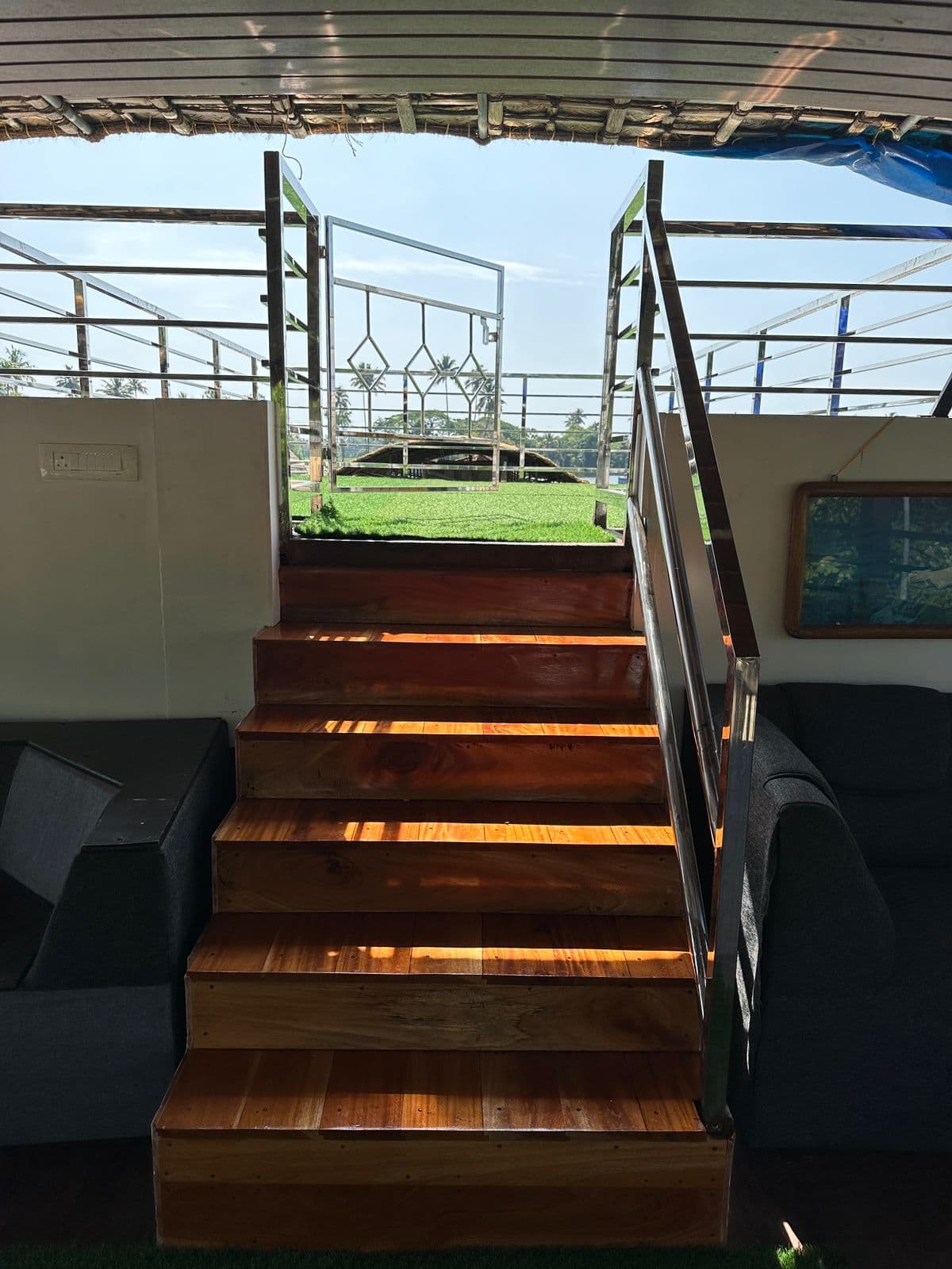 House Boat Image - 18