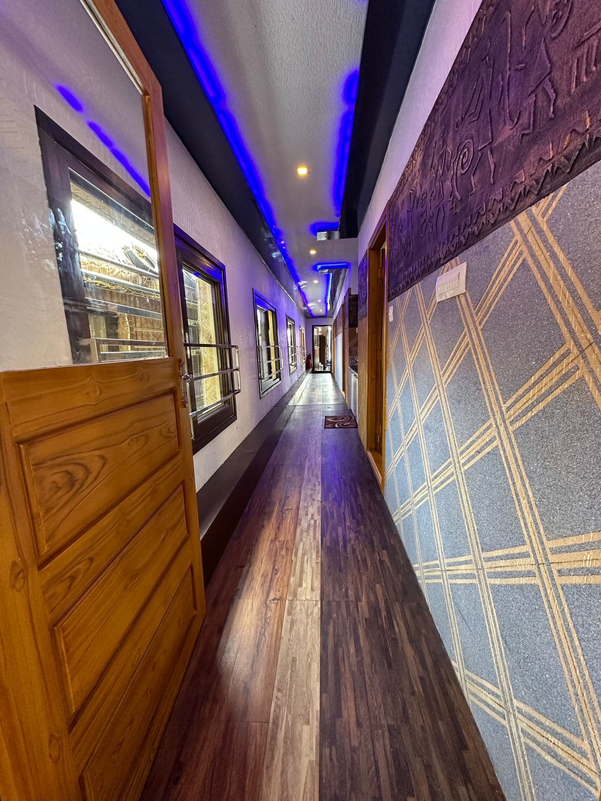 House Boat Image - 23