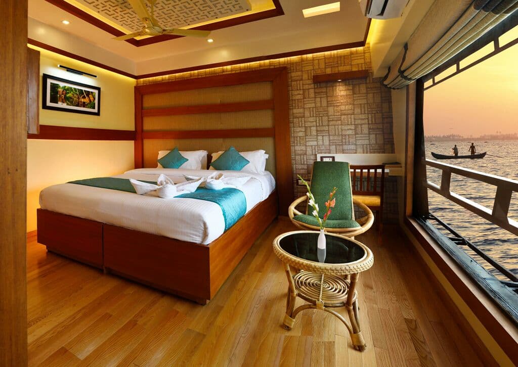 House Boat Image - 25