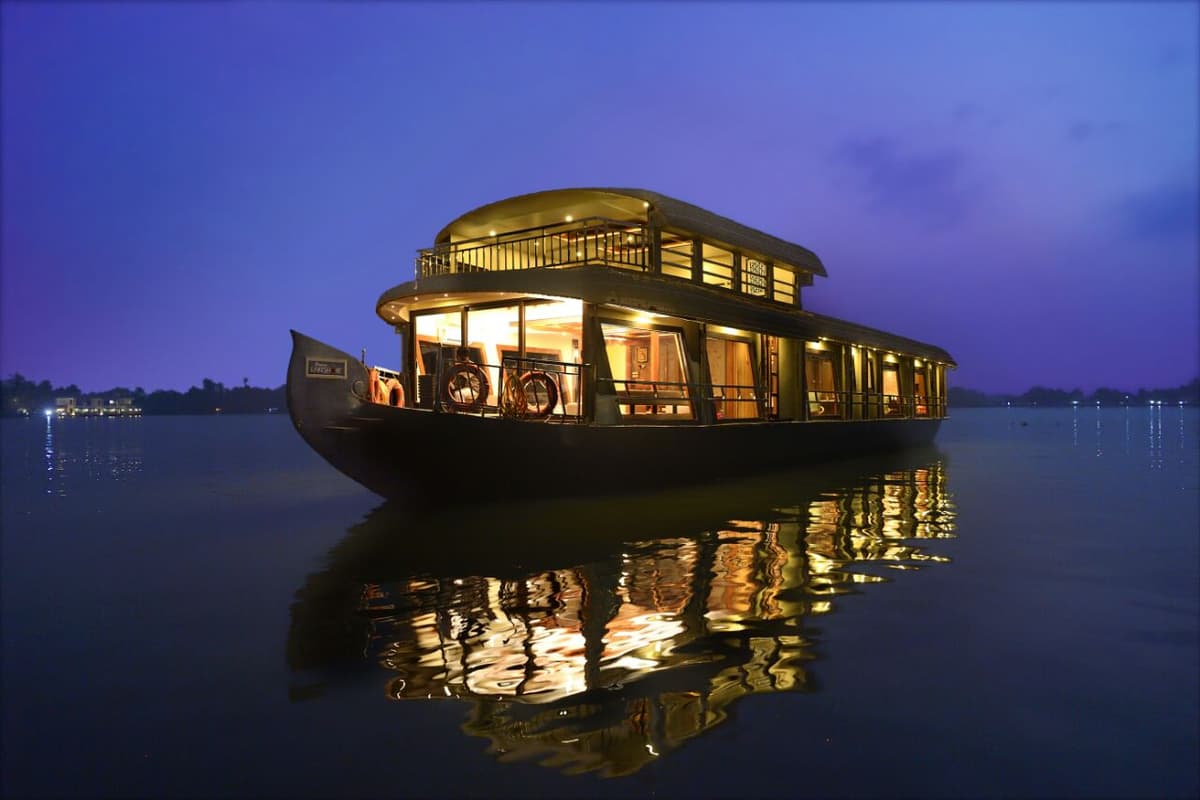 House Boat Image - 28