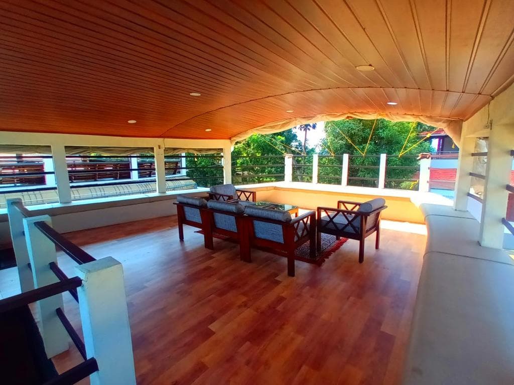 House Boat Image - 37