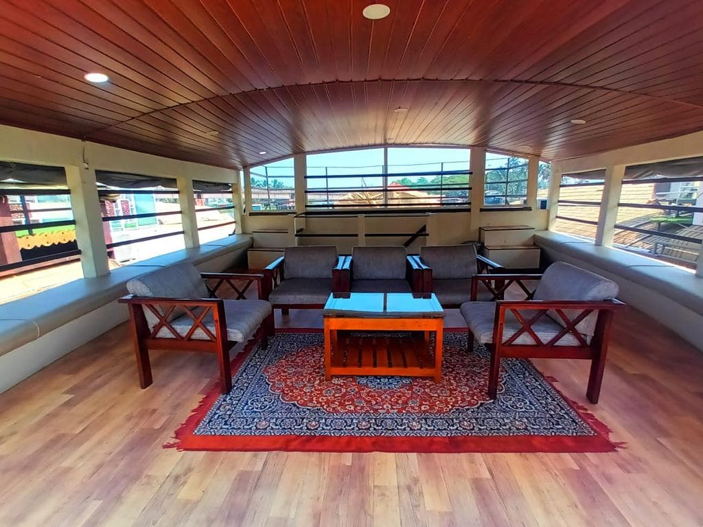House Boat Image - 39