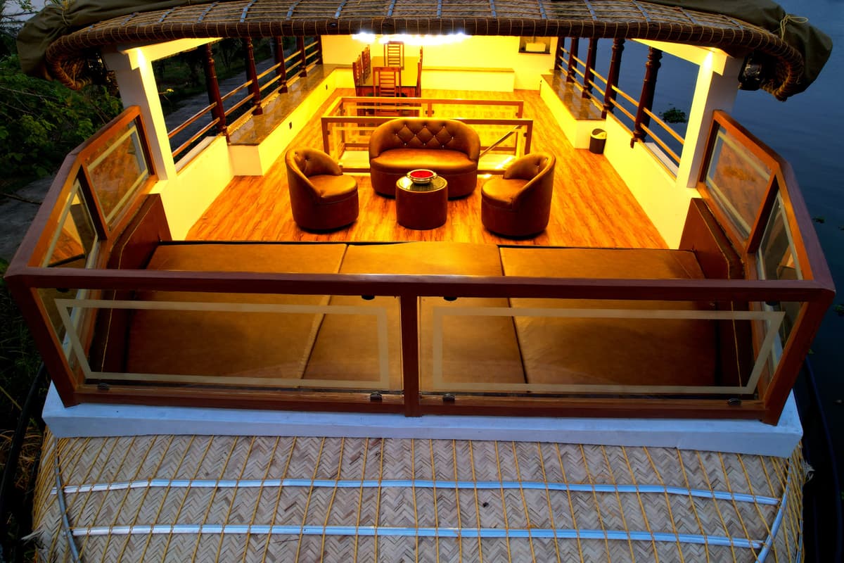 House Boat Image - 49