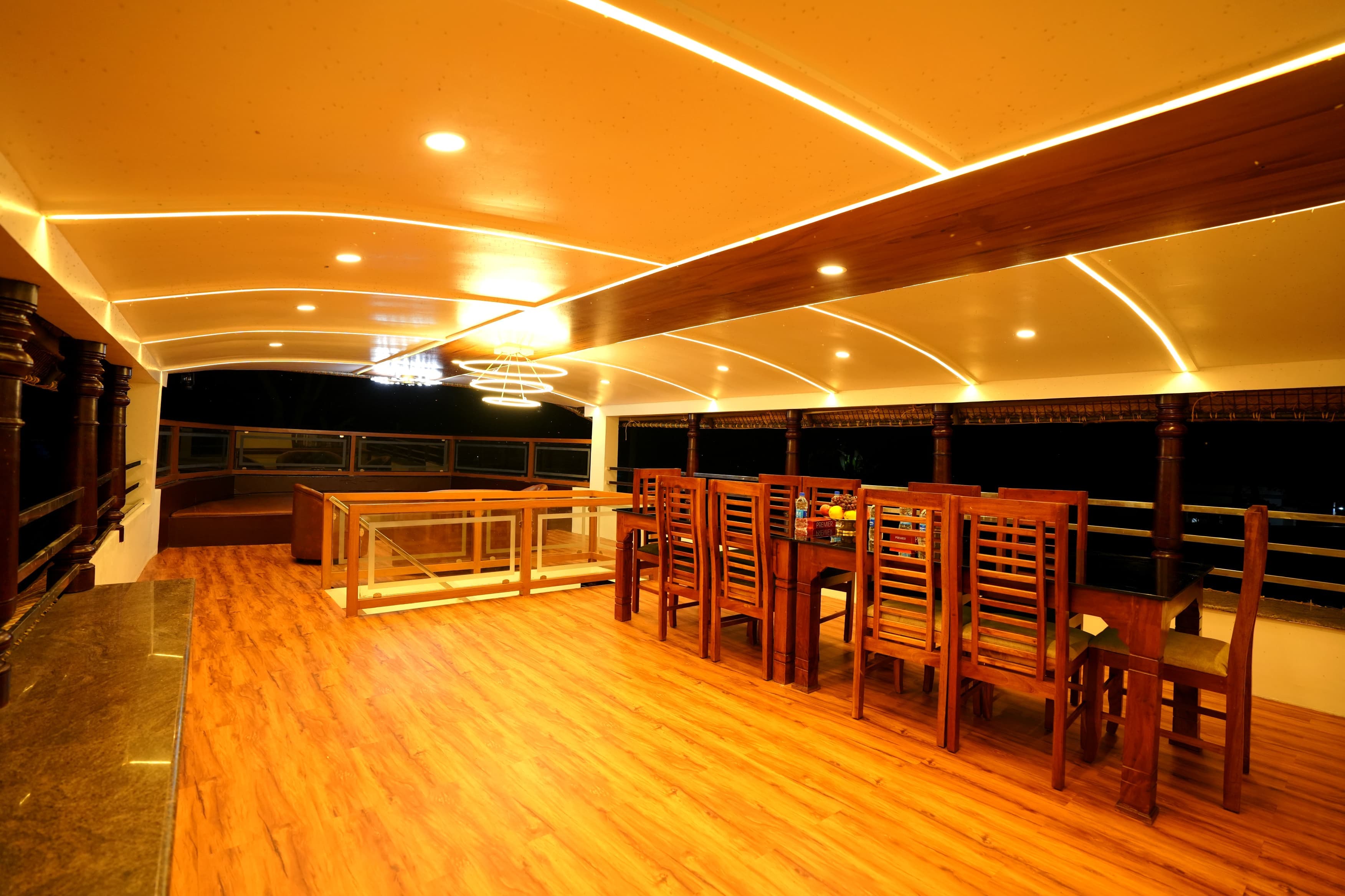 Luxury Houseboat