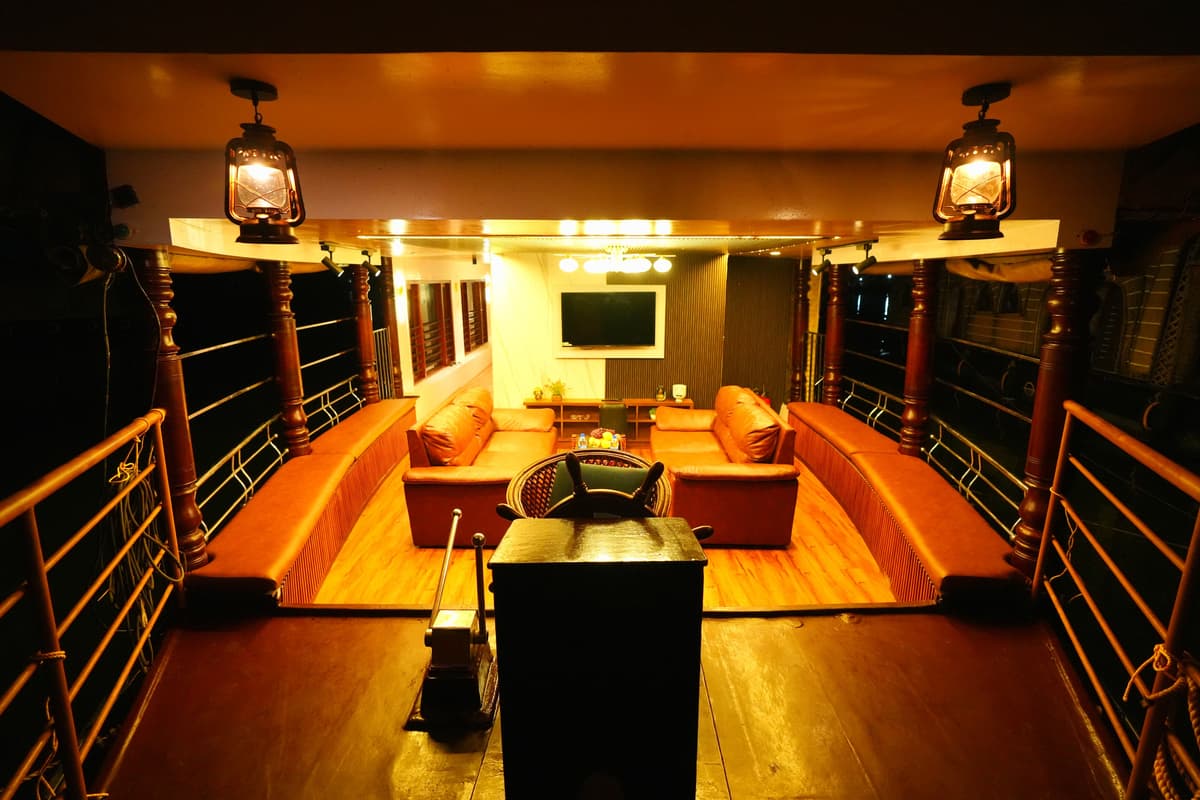 House Boat Image - 53
