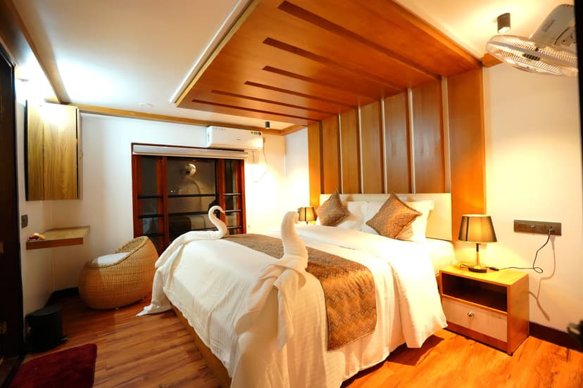 4 Bedroom Premium Houseboat