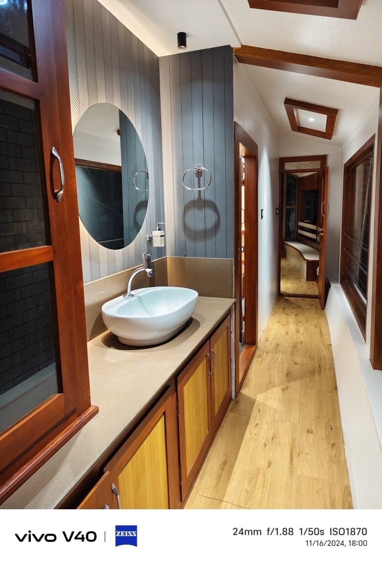House Boat Image - 61
