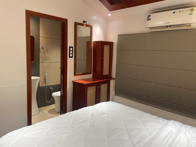 2 Bedroom Premium Houseboat