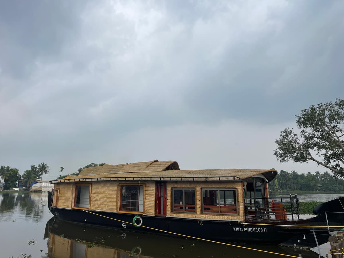 House Boat Image - 69