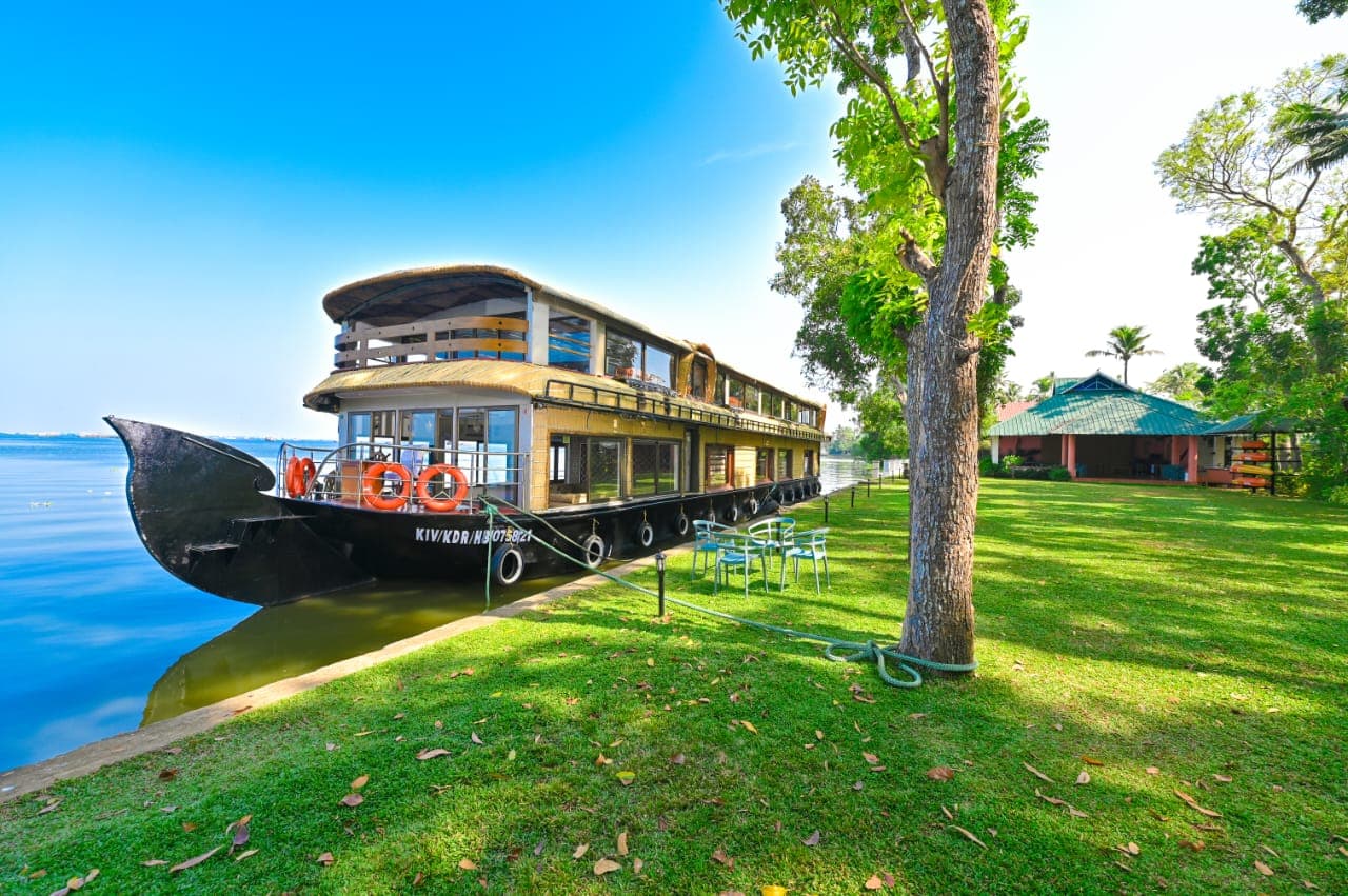The Enchanting Allure of Kerala Backwaters