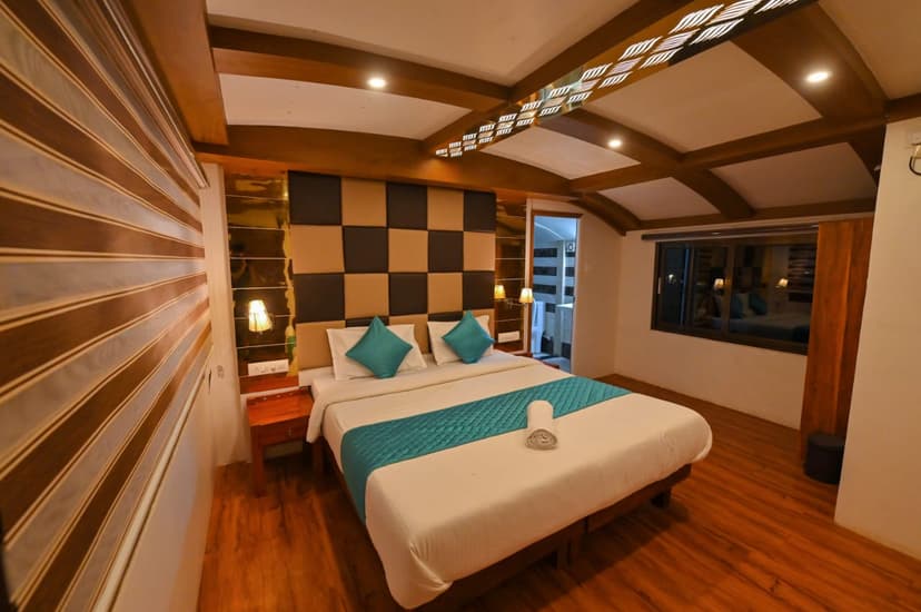 1 Bedroom Premium Houseboat