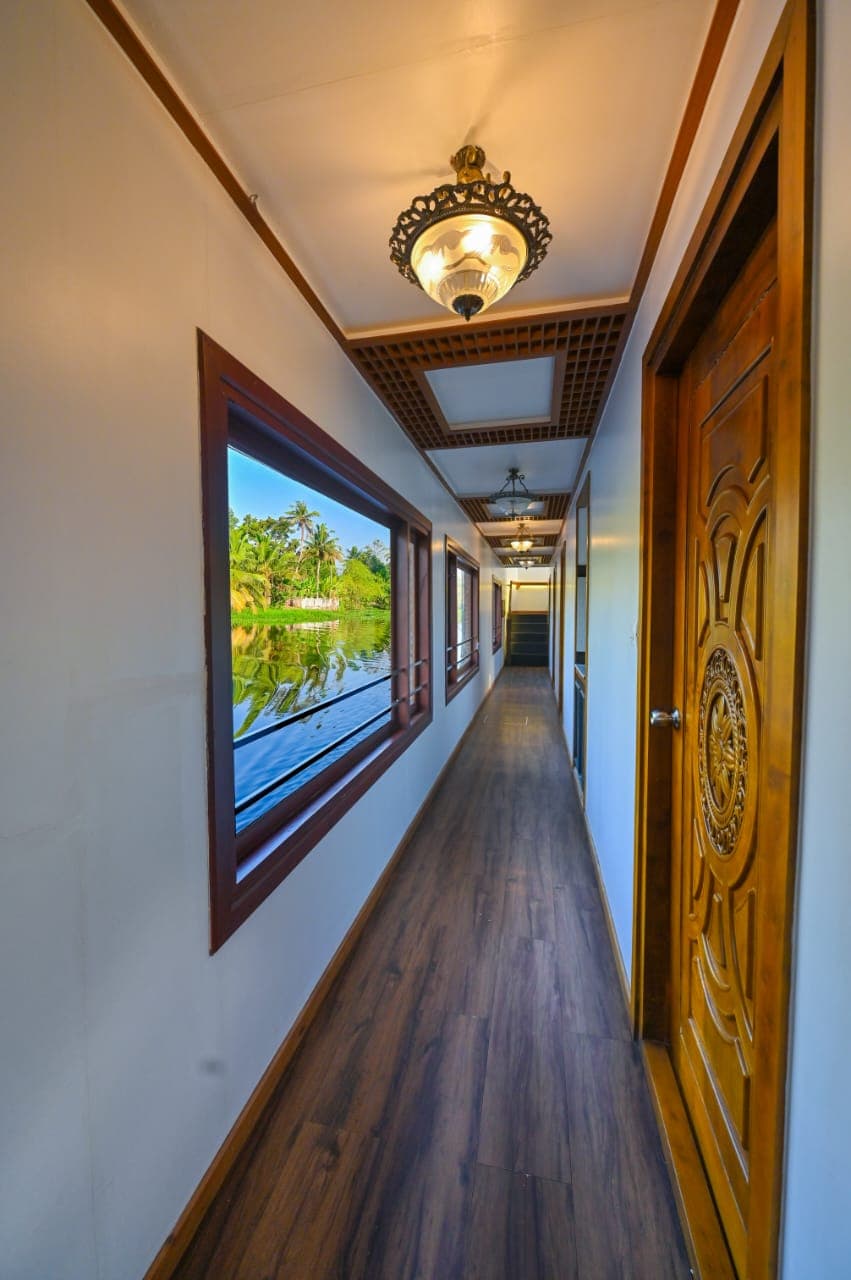 House Boat Image - 78
