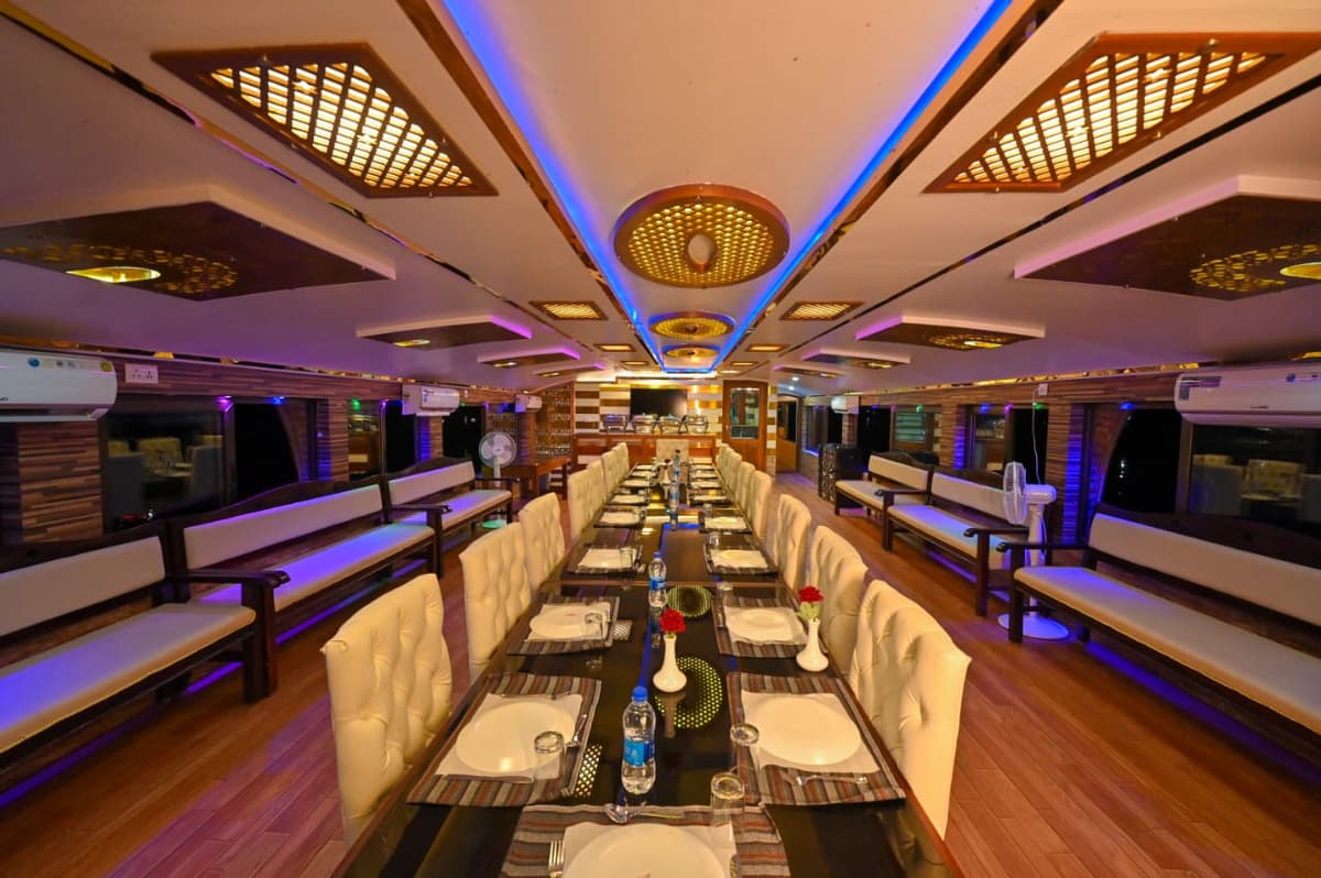 House Boat Image - 81