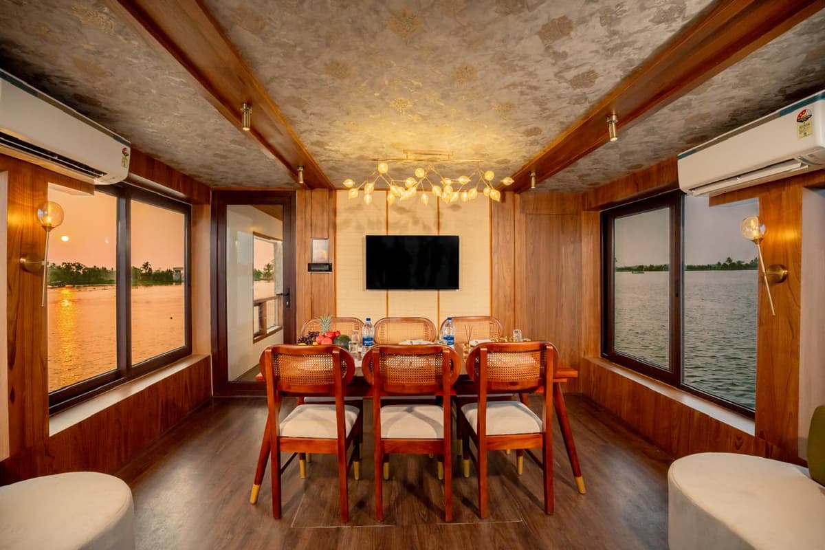 House Boat Image - 97