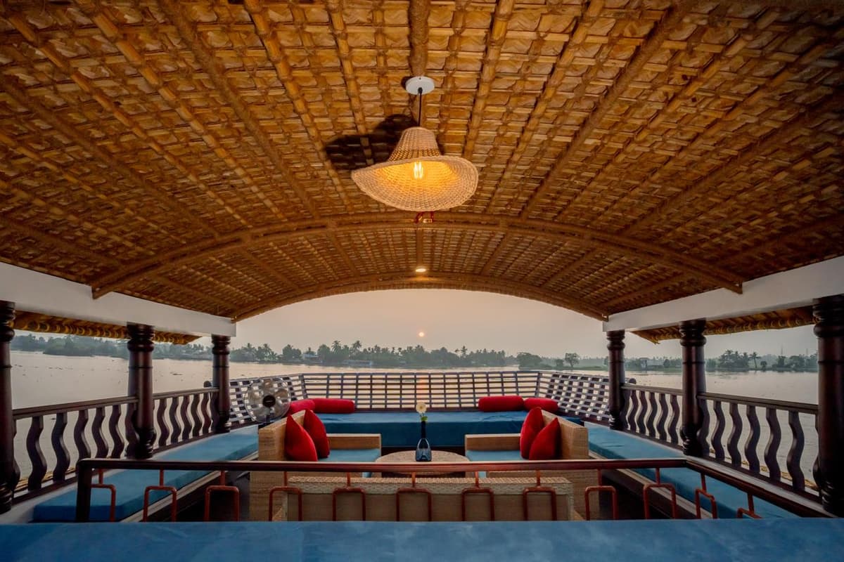 House Boat Image - 98