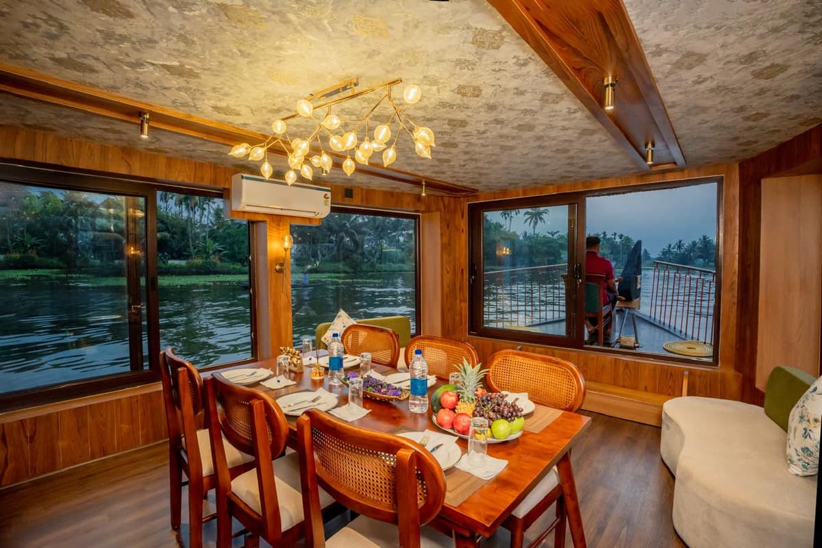House Boat Image - 99