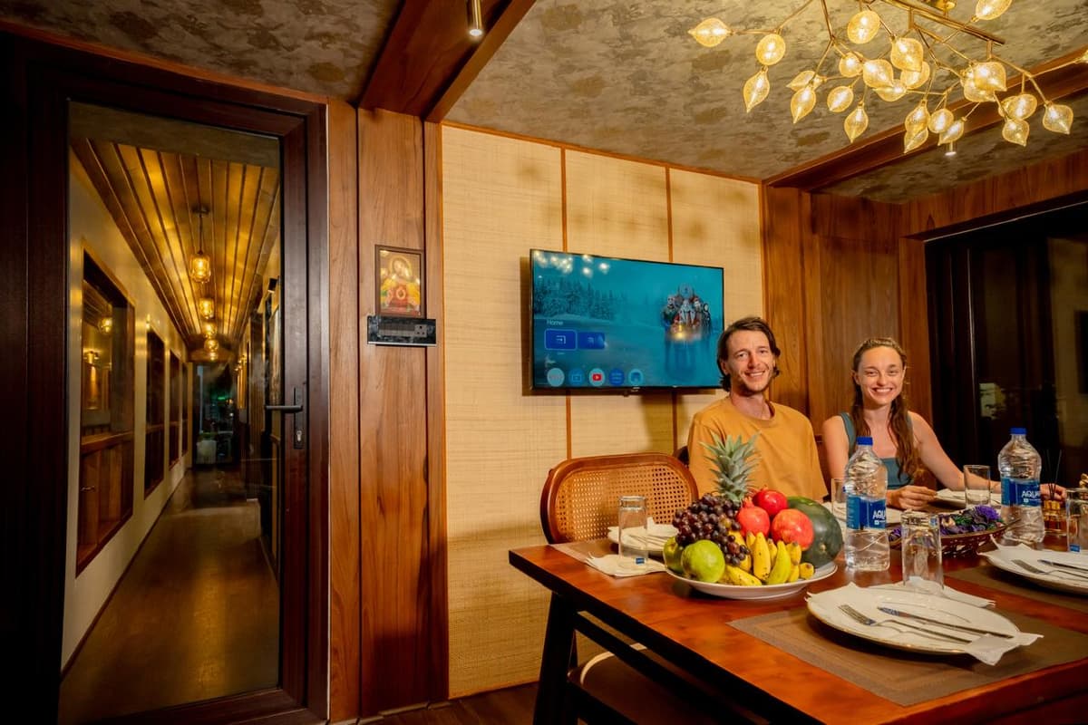 House Boat Image - 103