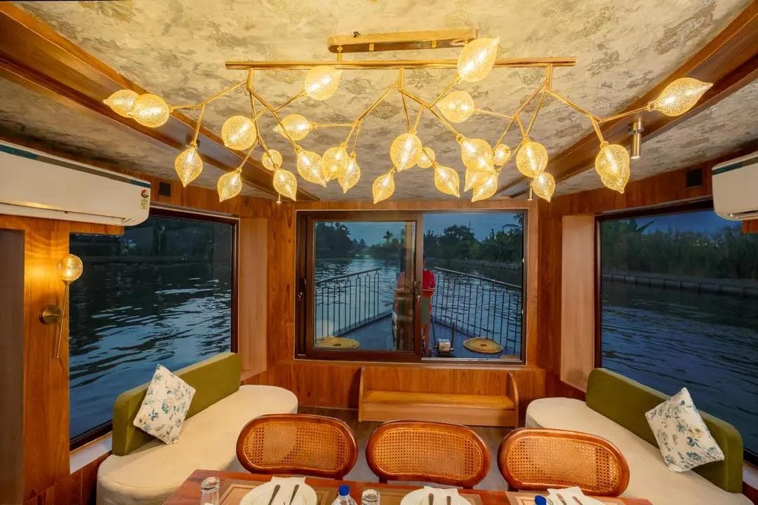 The Pinnacle of Elegance – Our Luxury Houseboats