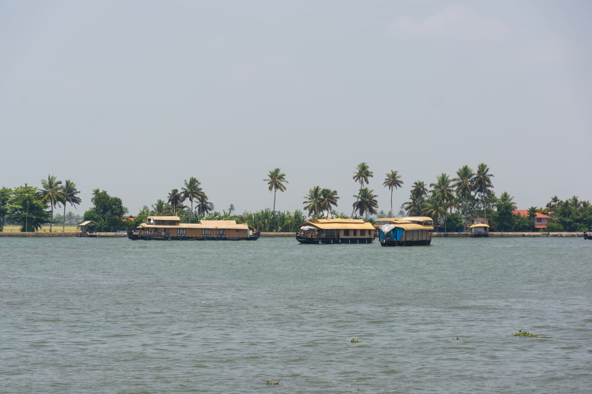 House Boat Image - 4