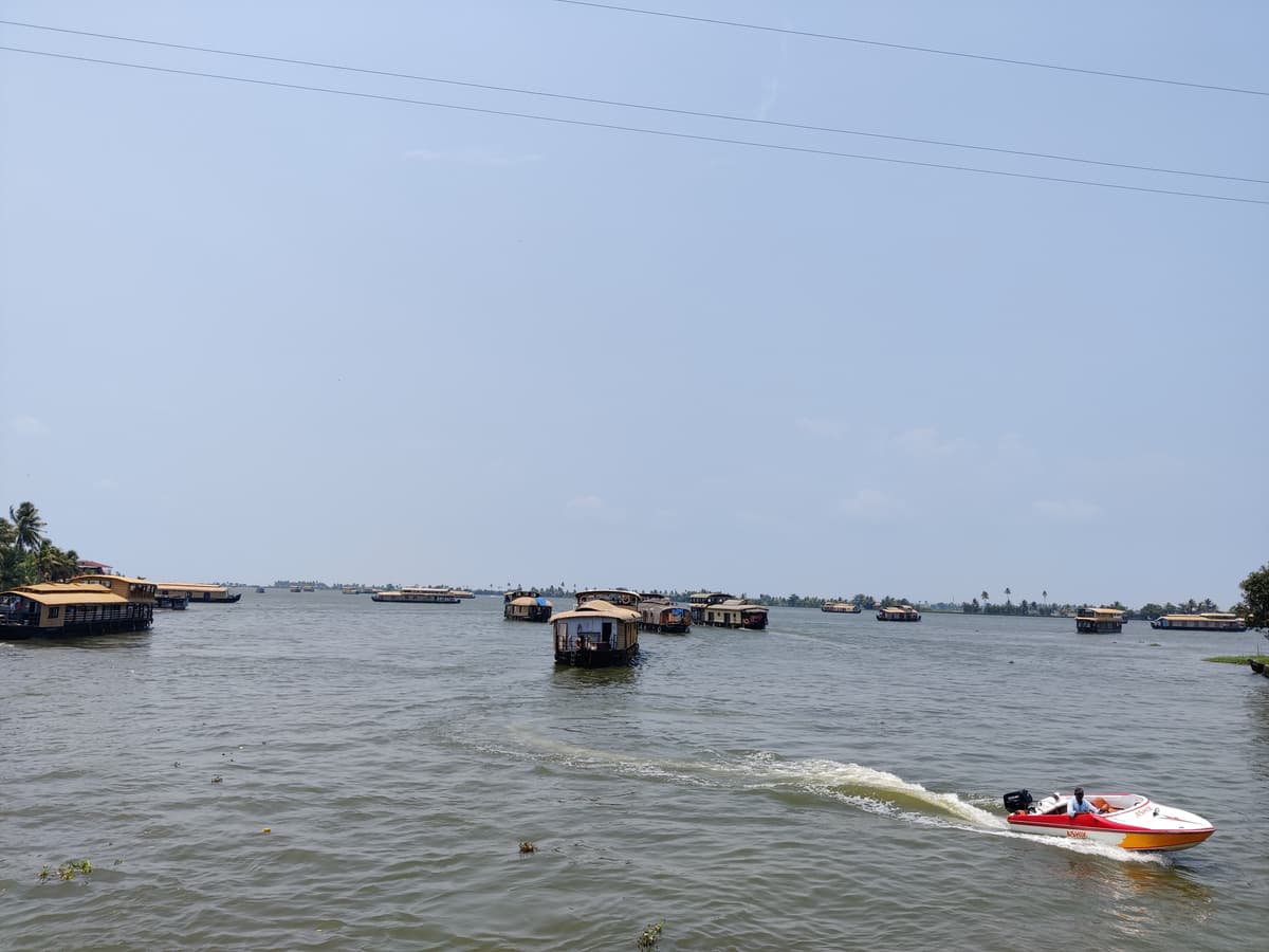 House Boat Image - 9