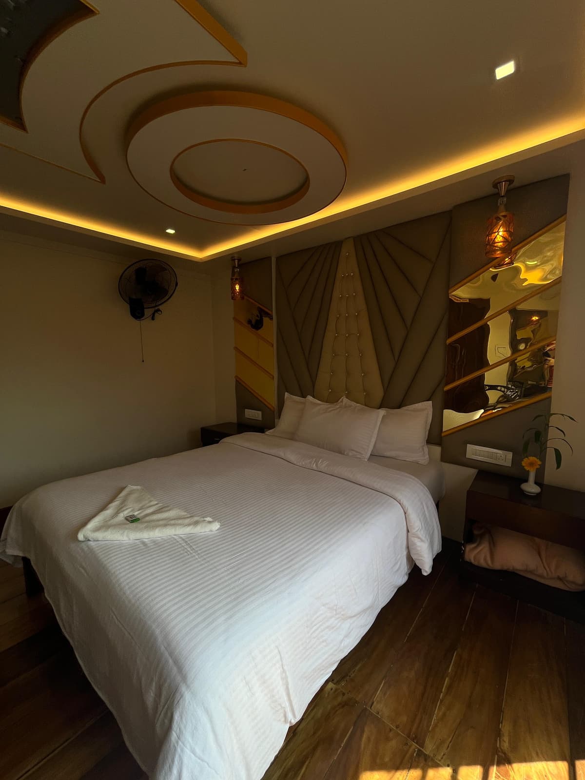 House Boat Image - 111