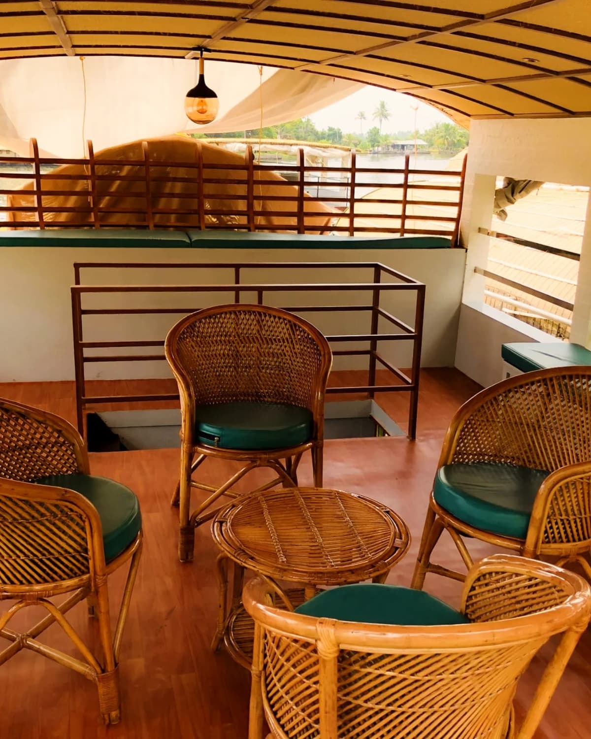 House Boat Image - 114