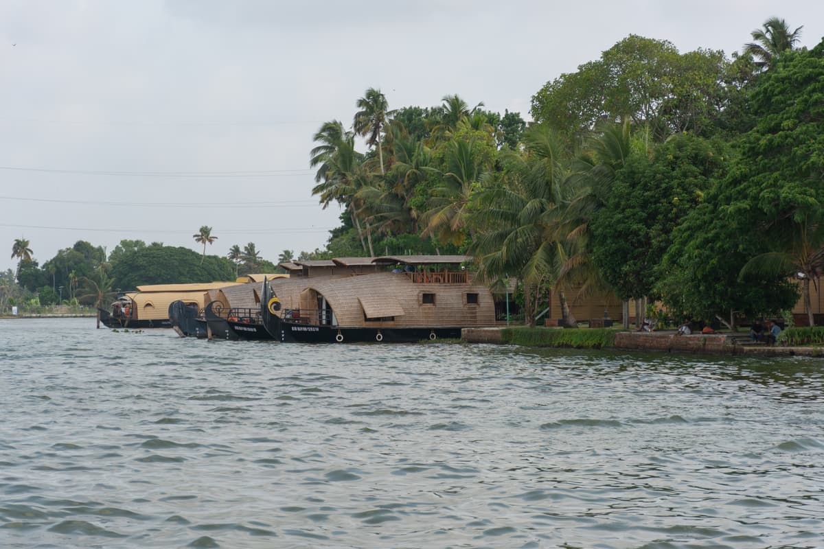 House Boat Image - 117