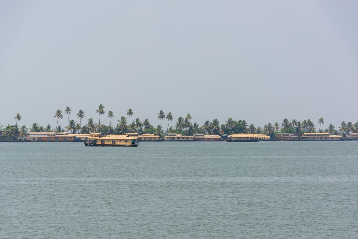 House Boat Image - 119