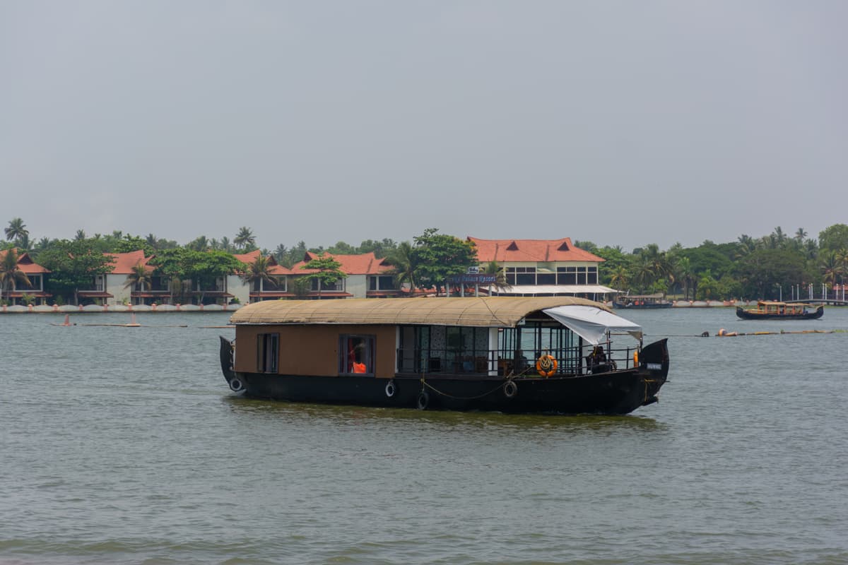 House Boat Image - 123