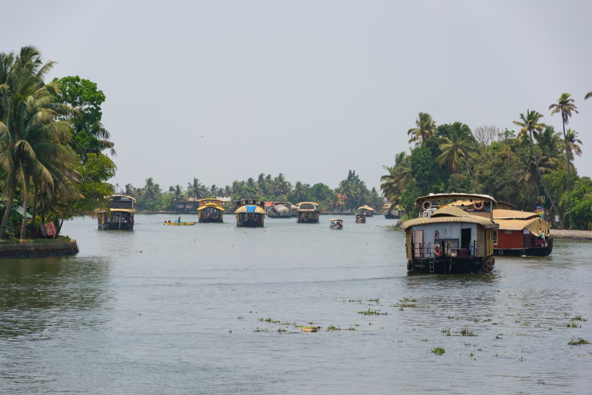 House Boat Image - 125