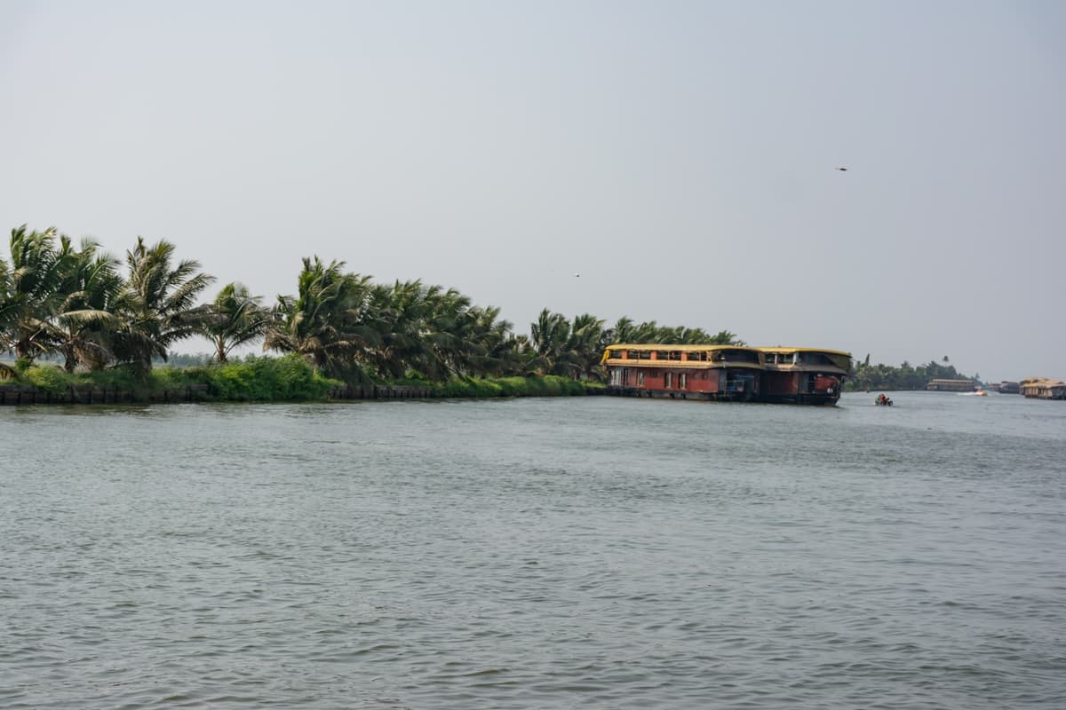 House Boat Image - 129